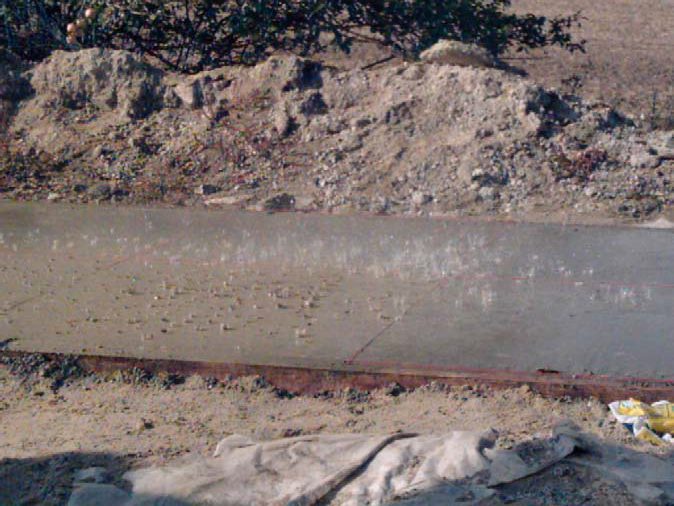 Ploaie simulată pe beton proaspăt turnat