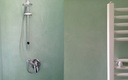 Mortar decorativ Microbond verde într-un duș