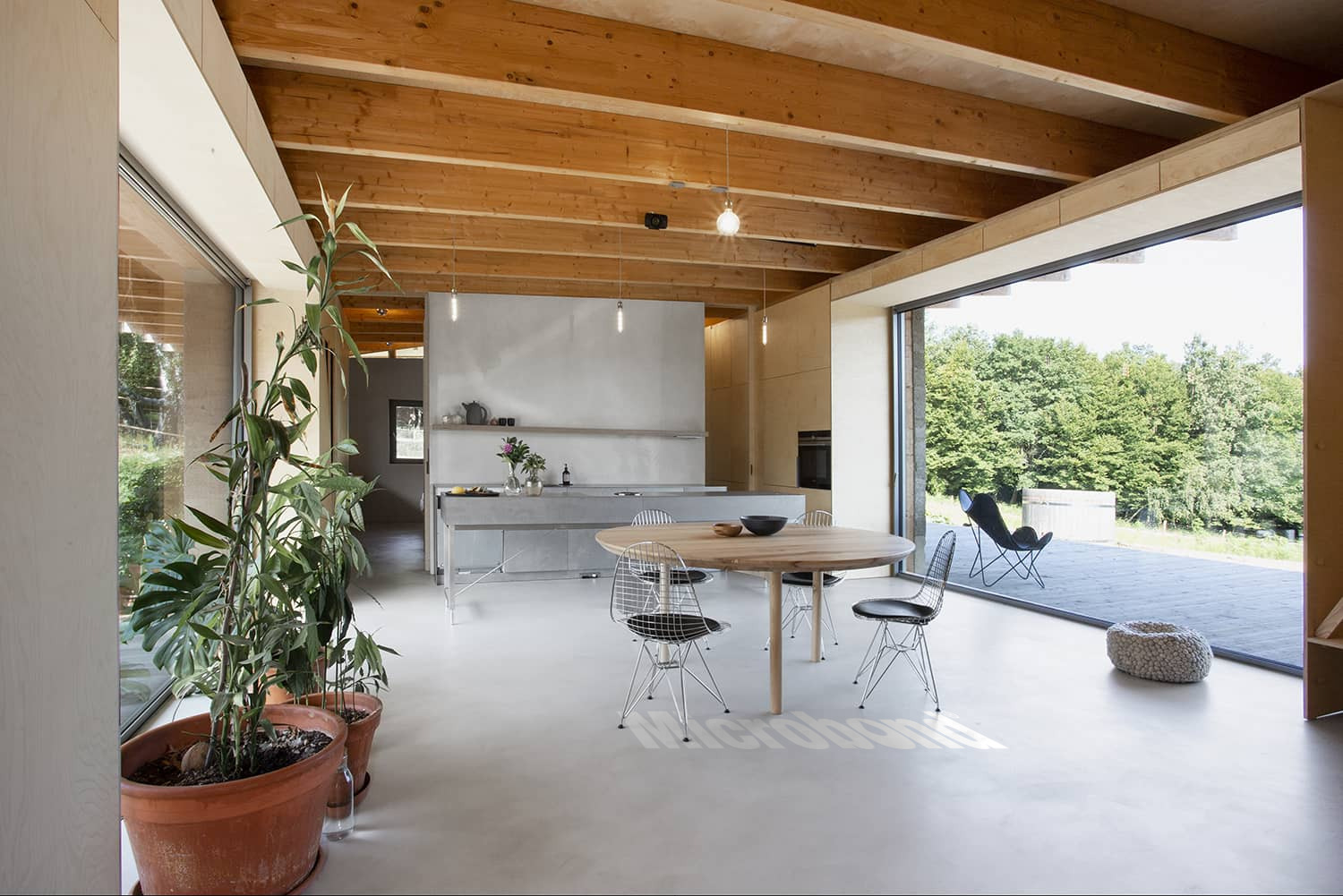 Dining room floor covered in Microbond microcement in a minimalist and modern style