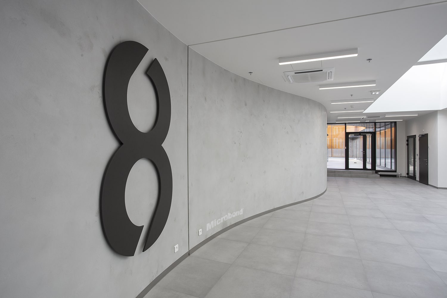 Curved wall of a luxury hotel decorated with Microbond