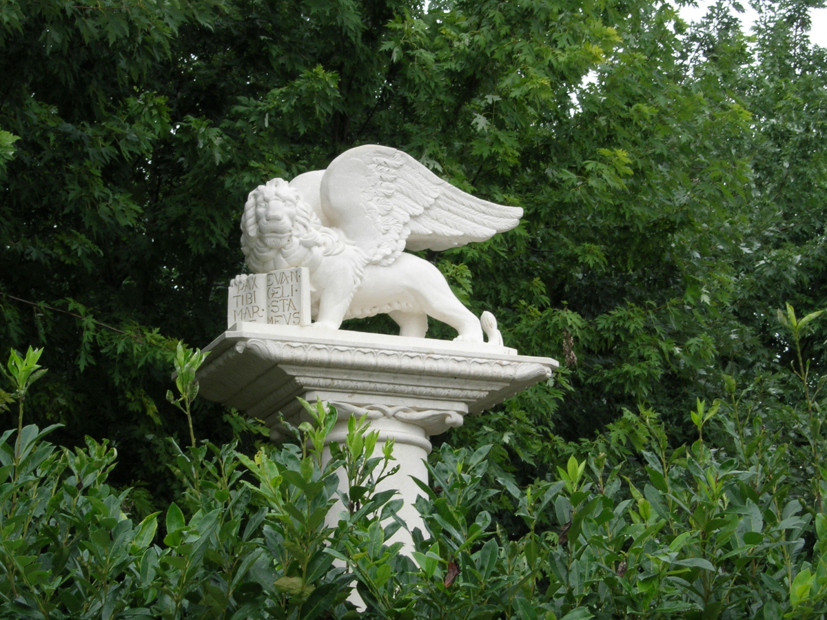 Ecobeton Brickcover on stone sculpture