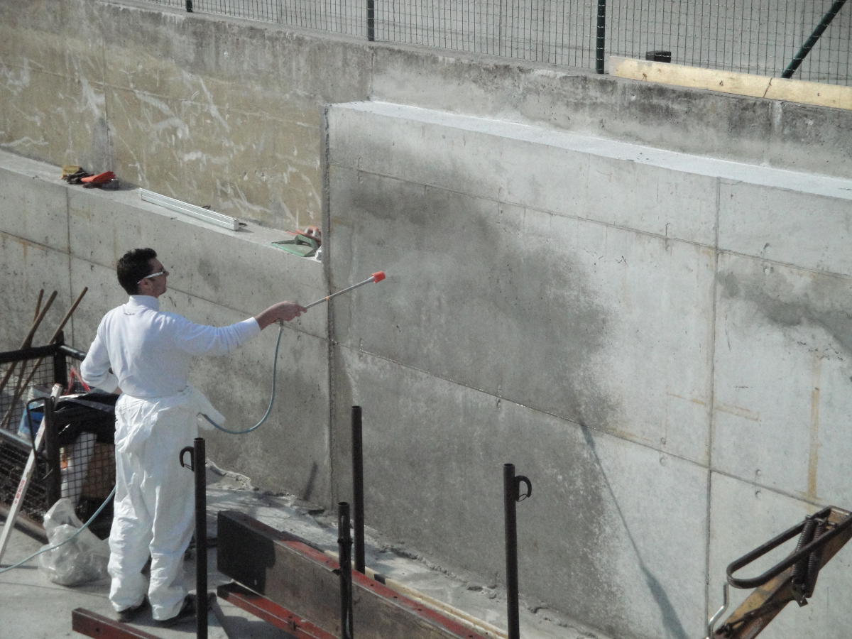 Concrete basement wall waterproofed with Evercrete Vetrofluid